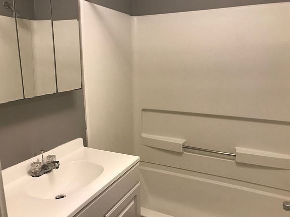 5th image of 625 & 627 N Gladstone Ave #625