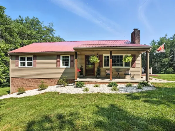 630 Rangewood Dr, Evington, VA 24550