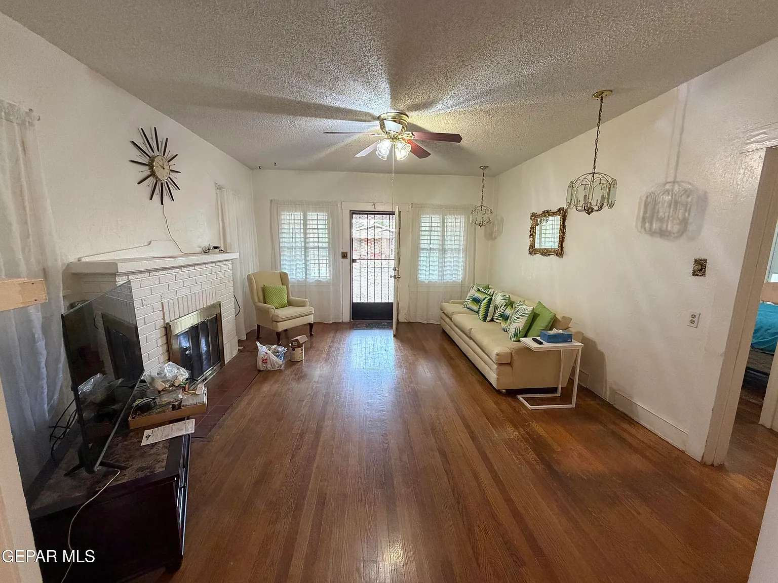 3 bed, 3.0 bath, 2502 sqft, $2,600 — Photo 2