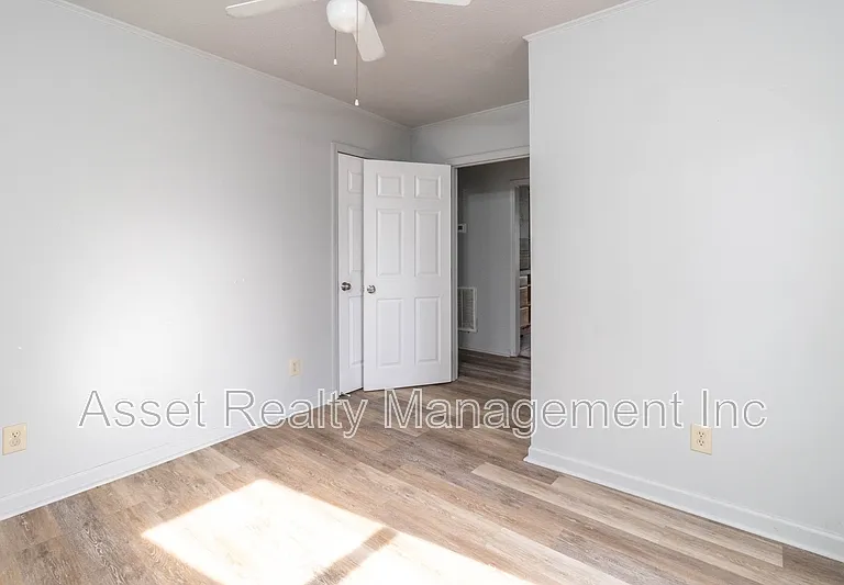 218 W Columbia Ave — Photo 9