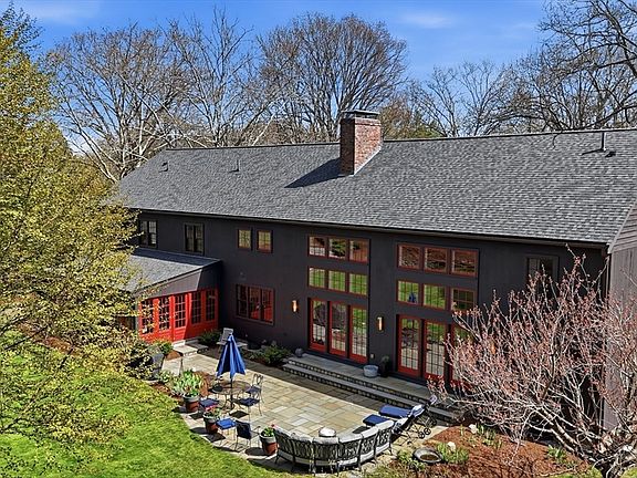 2nd image of 330 Lowell Rd