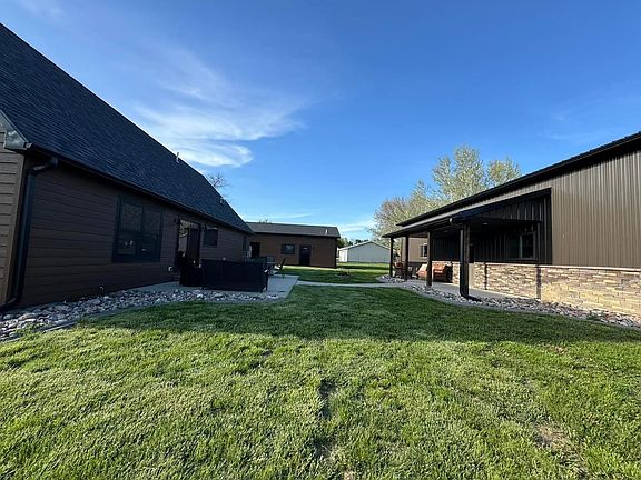 3rd image of 221 Missouri Dr