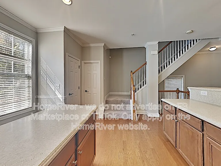 305 Williamson St SE — Photo 9