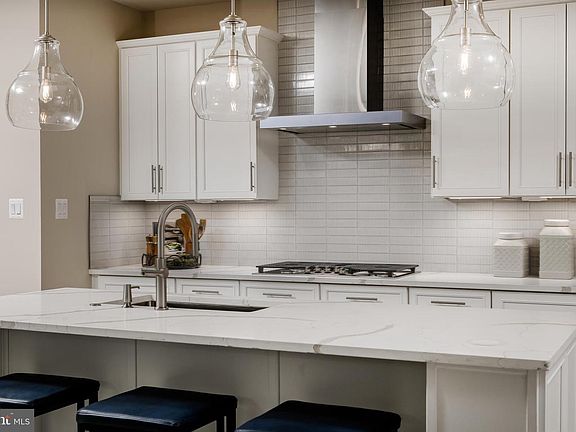 3rd image of 5406 Pondview Ln