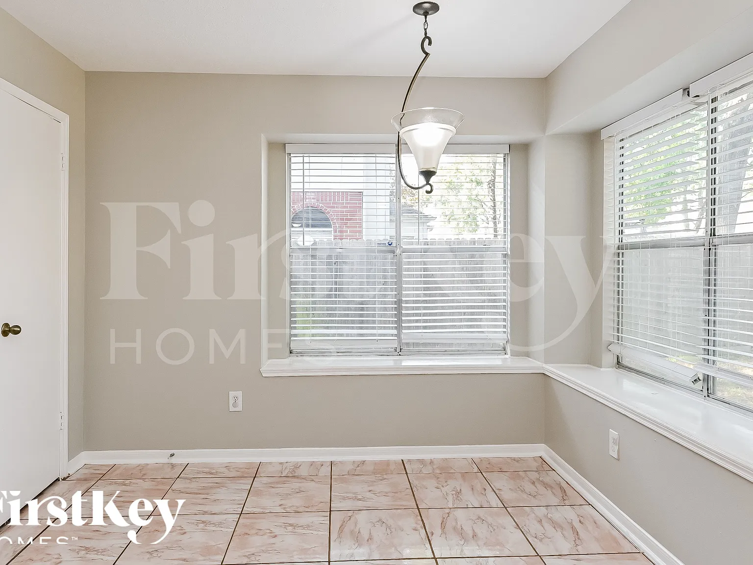 4 bed, 2.5 bath, 2341 sqft, $2,385 — Photo 4