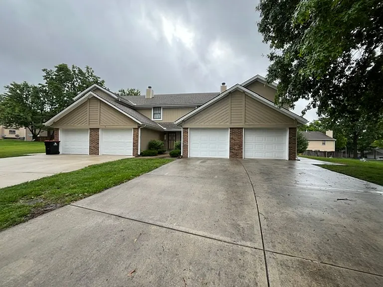 3557-3563 NE Independence Cir — Photo 13