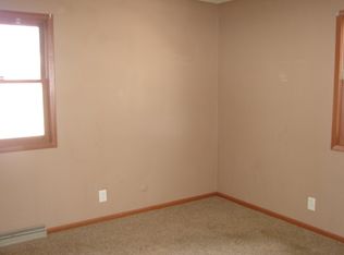 1611 N Grand Ave, Charles City, IA 50616