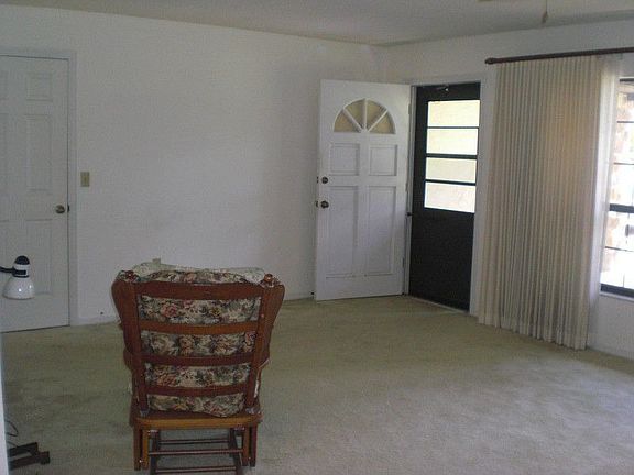 3rd image of 18 Oak St