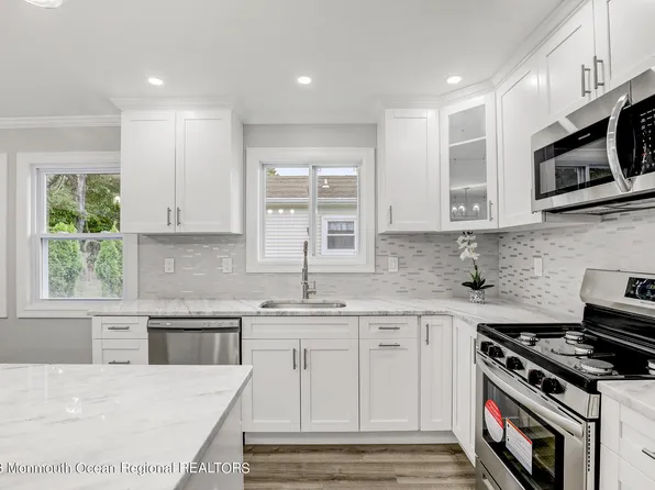 14 Santo Domingo Drive, Toms River, NJ 08757