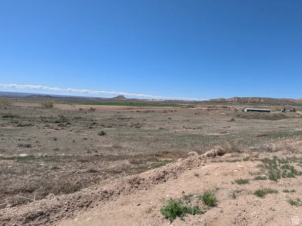 2042 E Goose Ranch Rd, Vernal, UT 84078