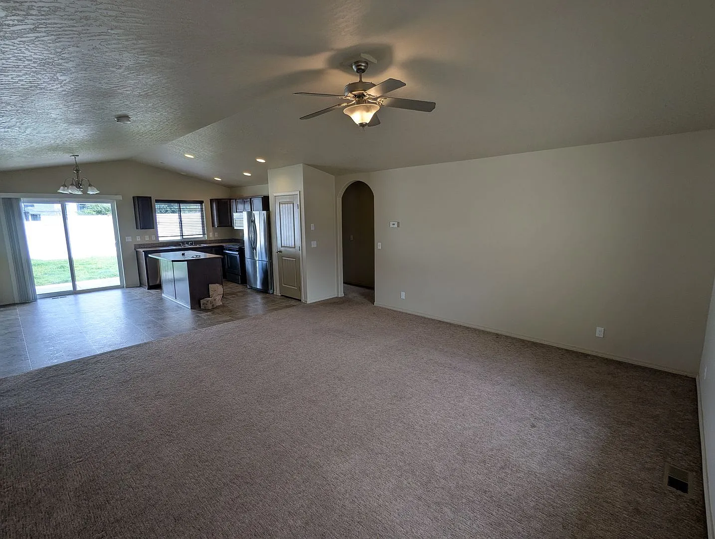 Beautiful single-story 3 bedroom 2 bath home For Rent in Coeur d' Alene! — Photo 2