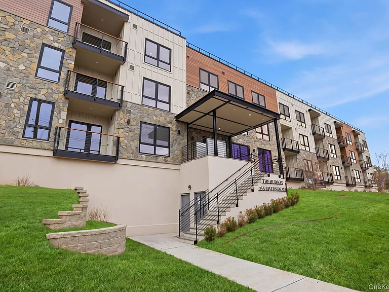 25 S Riverside Ave #107 — Photo 36