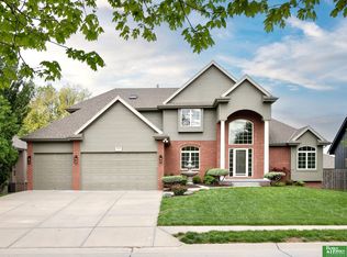 2012 S 194th St, Omaha, NE 68130