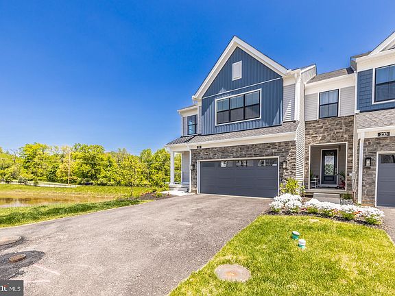 3rd image of 235 Iris Ln