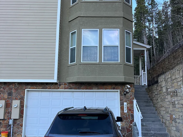 692 Louis Dr — Photo 10