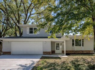 6111 S 135th St, Omaha, NE 68137