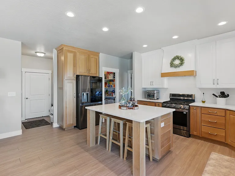 1147 N Carriage Ln — Photo 4