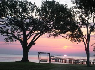 1015 Kipp Ave, Kemah, TX 77565