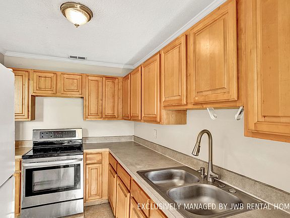 3rd image of 1904 Riverview St