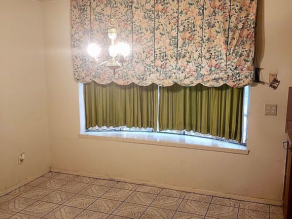 Kitchen table area