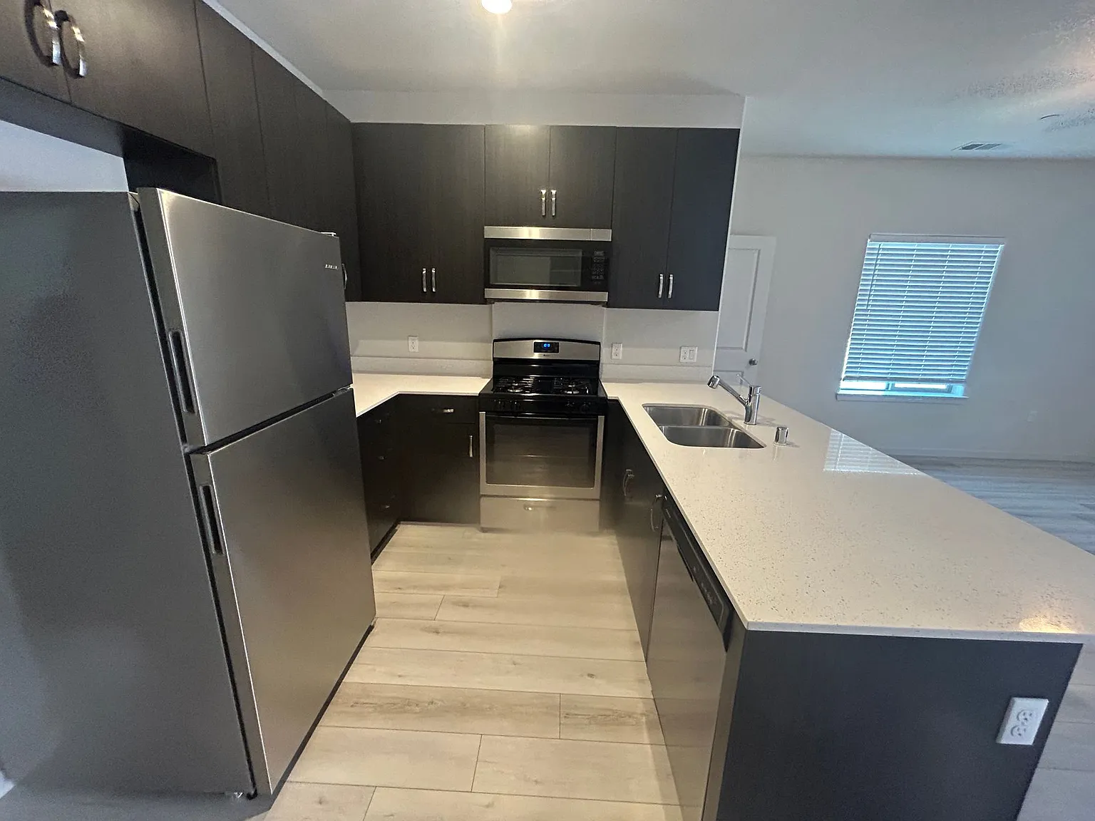 2 bed, 1100 sqft, $1,925 — Photo 2