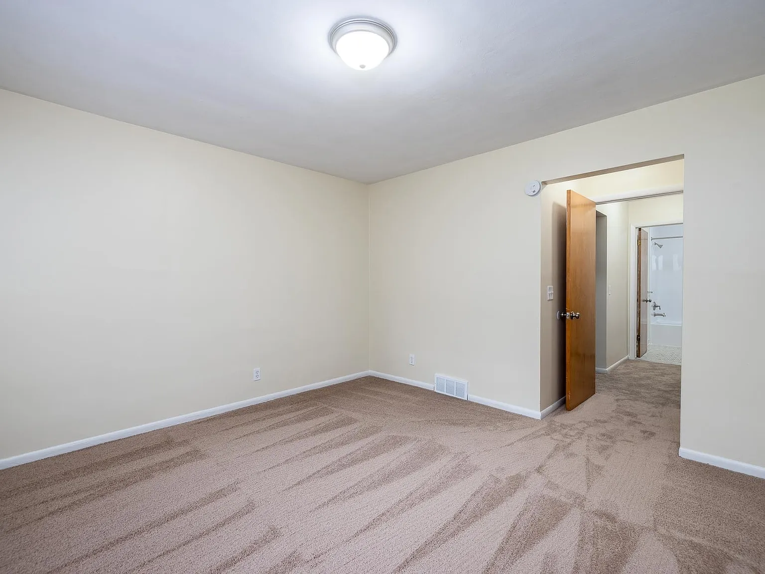 Pine Manor Apartments — Photo 4