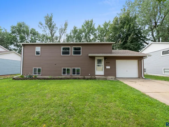 4009 E 23rd St, Sioux Falls, SD 57103