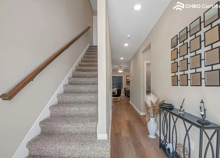616 Lafayette Rd — Photo 3