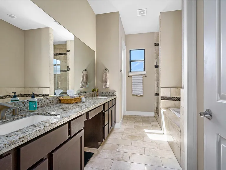 1720 Live Oak St — Photo 18