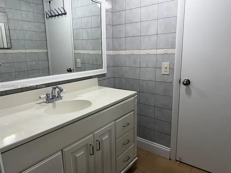 9621 SW 77th Ave #101B — Photo 7