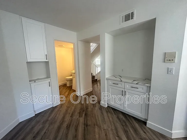 674 Warwick Ave — Photo 16