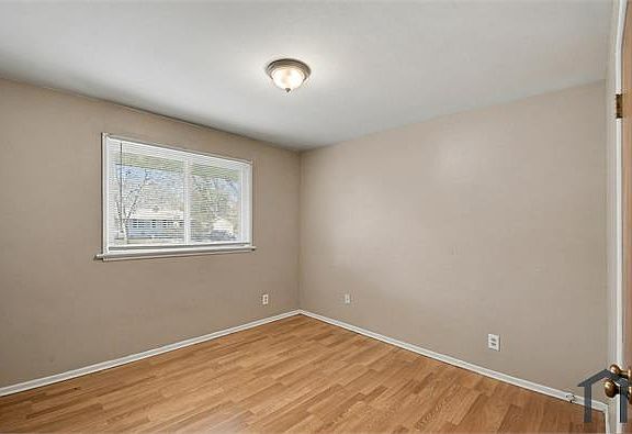 5th image of 1040 Bluefield Dr