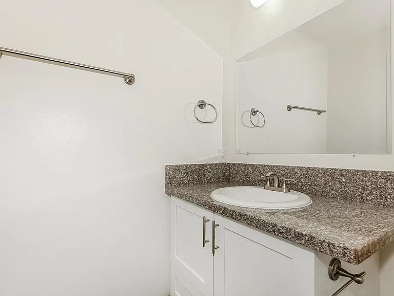 Woodglen Apartment Homes — Photo 50