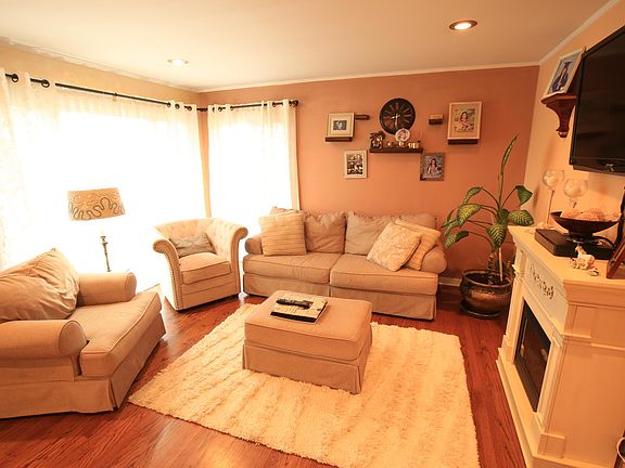 2nd image of 9037 Oconto Ave