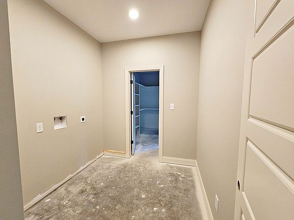 4th image of 165 Buck Run Dr