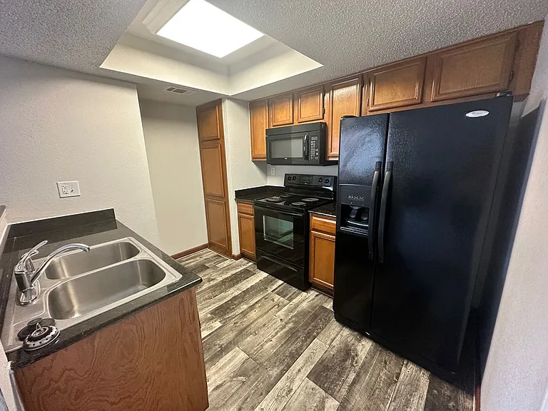 Lincoln Park Apartments — Photo 39