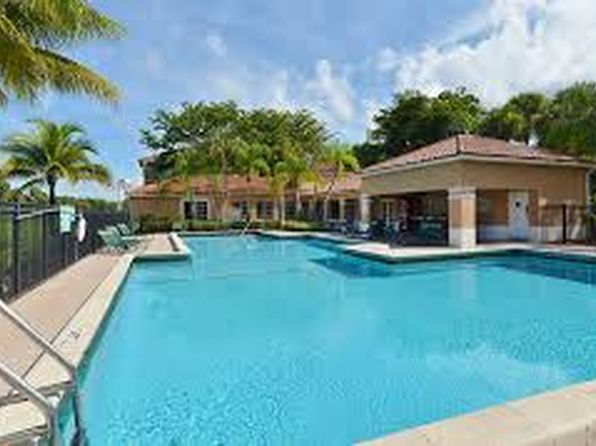 1140 Lake Victoria Dr APT J