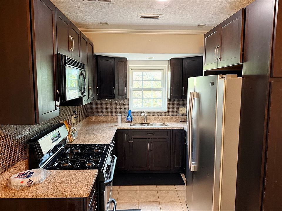 1st image of 18 Lake Shore Ter APT 3
