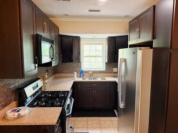 18 Lake Shore Ter APT 3, Brighton, MA 02135