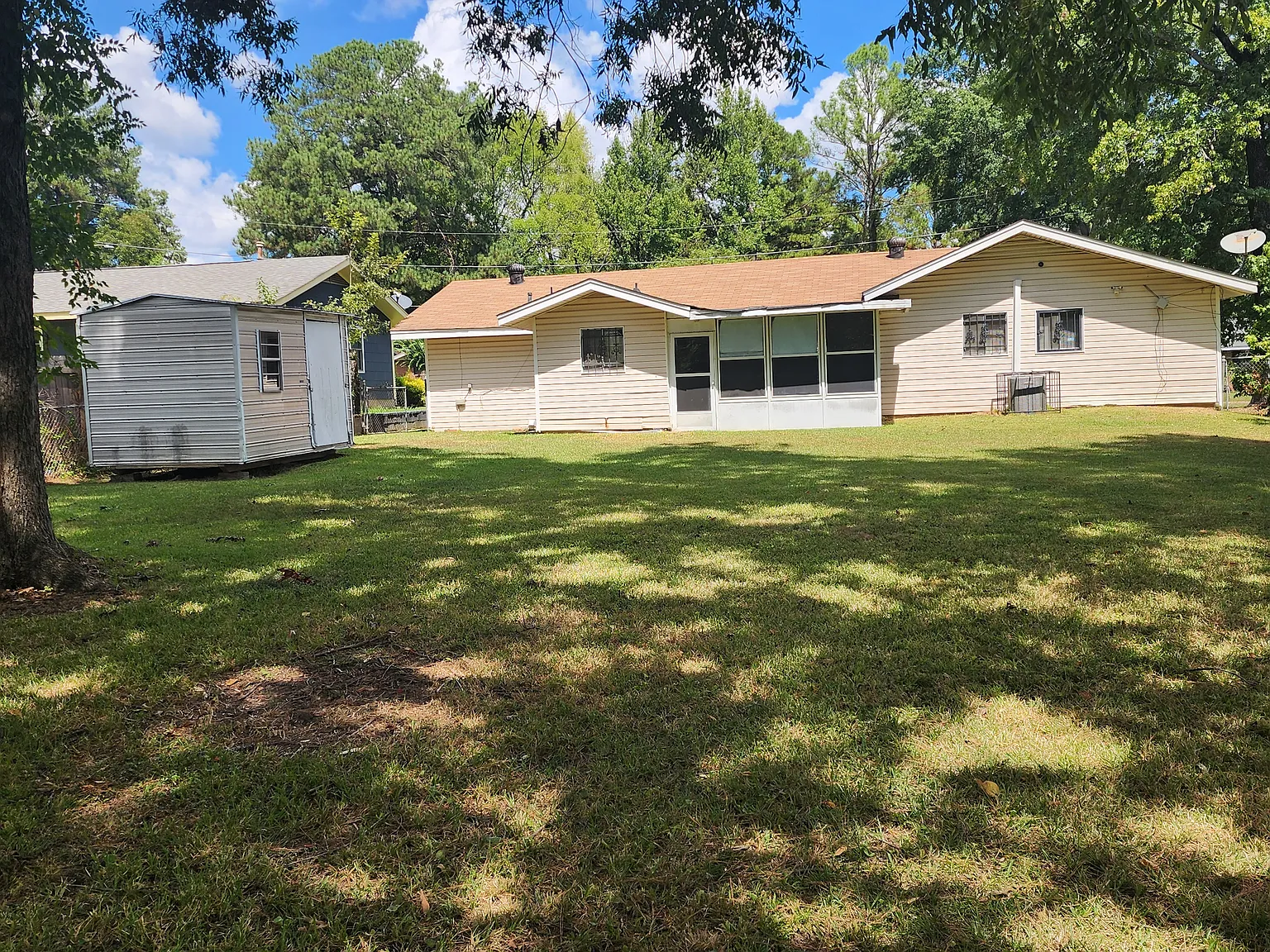 3 bed, 1247 sqft, $1,450 — Photo 2