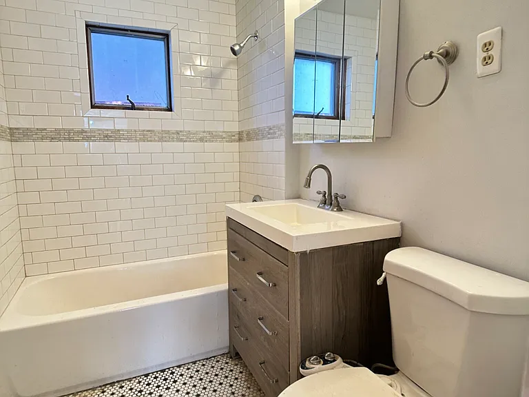 82 Beechcroft St #1 — Photo 8