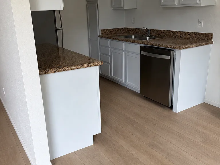 1240 N Broadway #31 — Photo 7