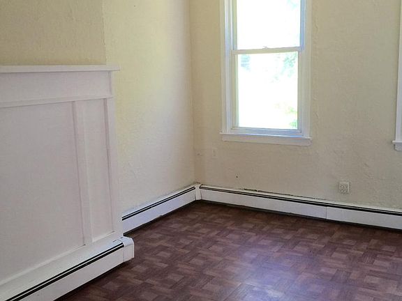 2nd image of 109 Oak St #2