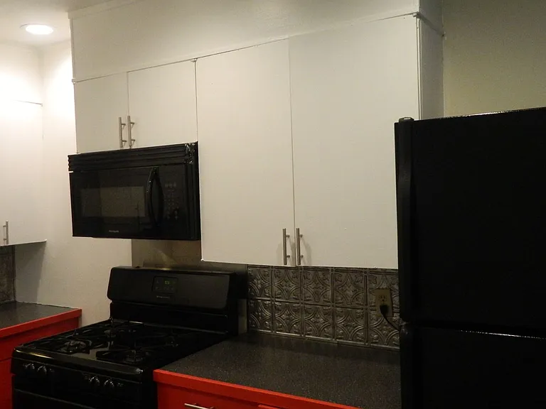621 N Leverett Ave — Photo 5