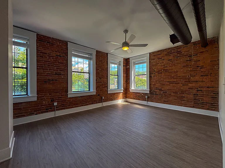 1318 Main St #1 — Photo 2