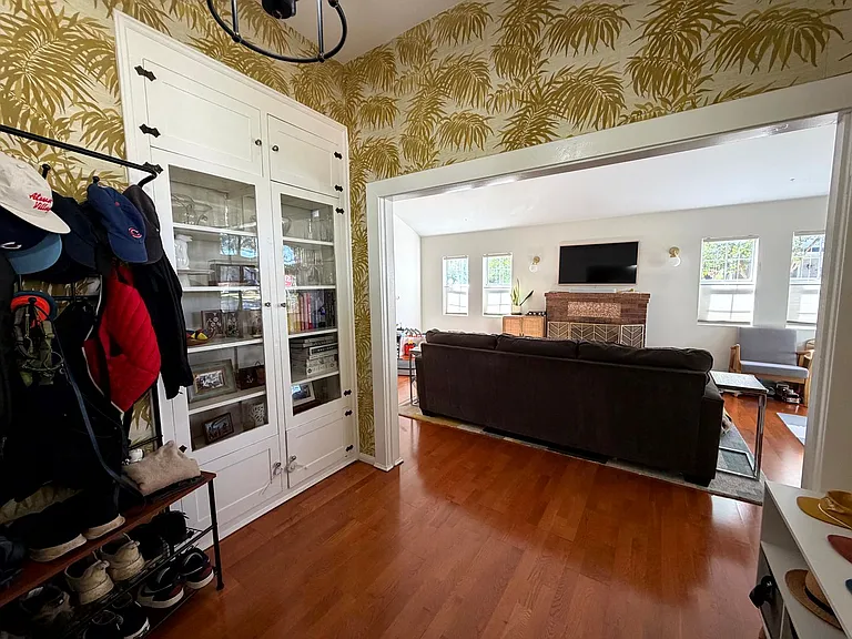 Edenhurst Ave. 3730 -Rentals — Photo 5