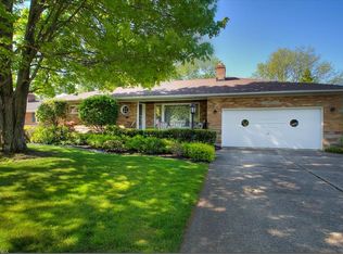 1926 Caronia Dr, Lyndhurst, OH 44124