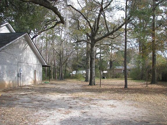 Right side of home huge yard