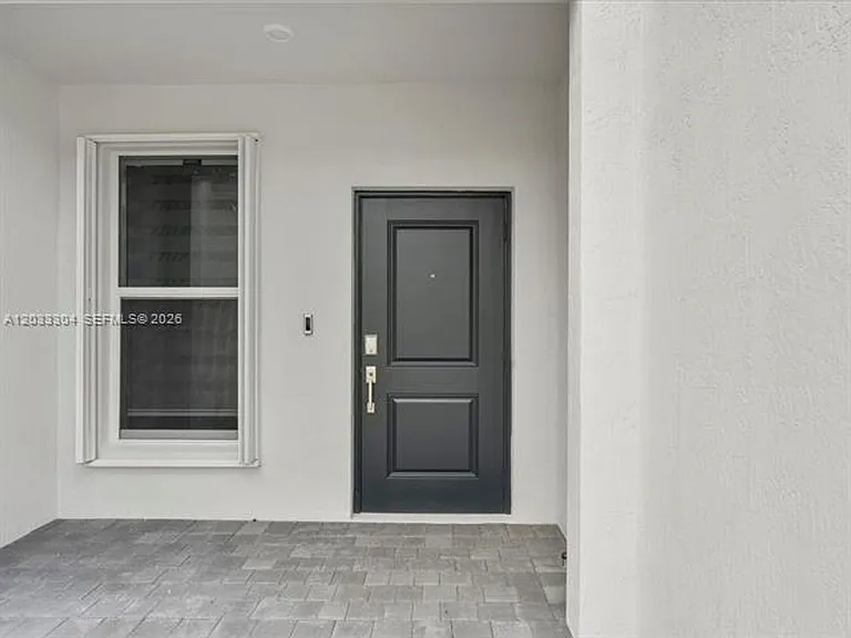 106 SW 184th Pl — Photo 4