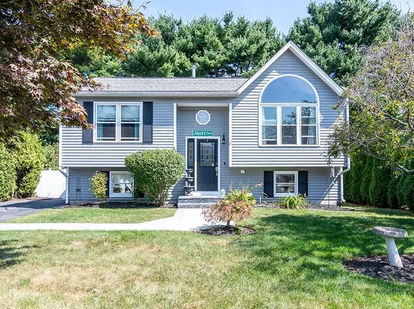 51 Mallory Ct, Cranston, RI 02910